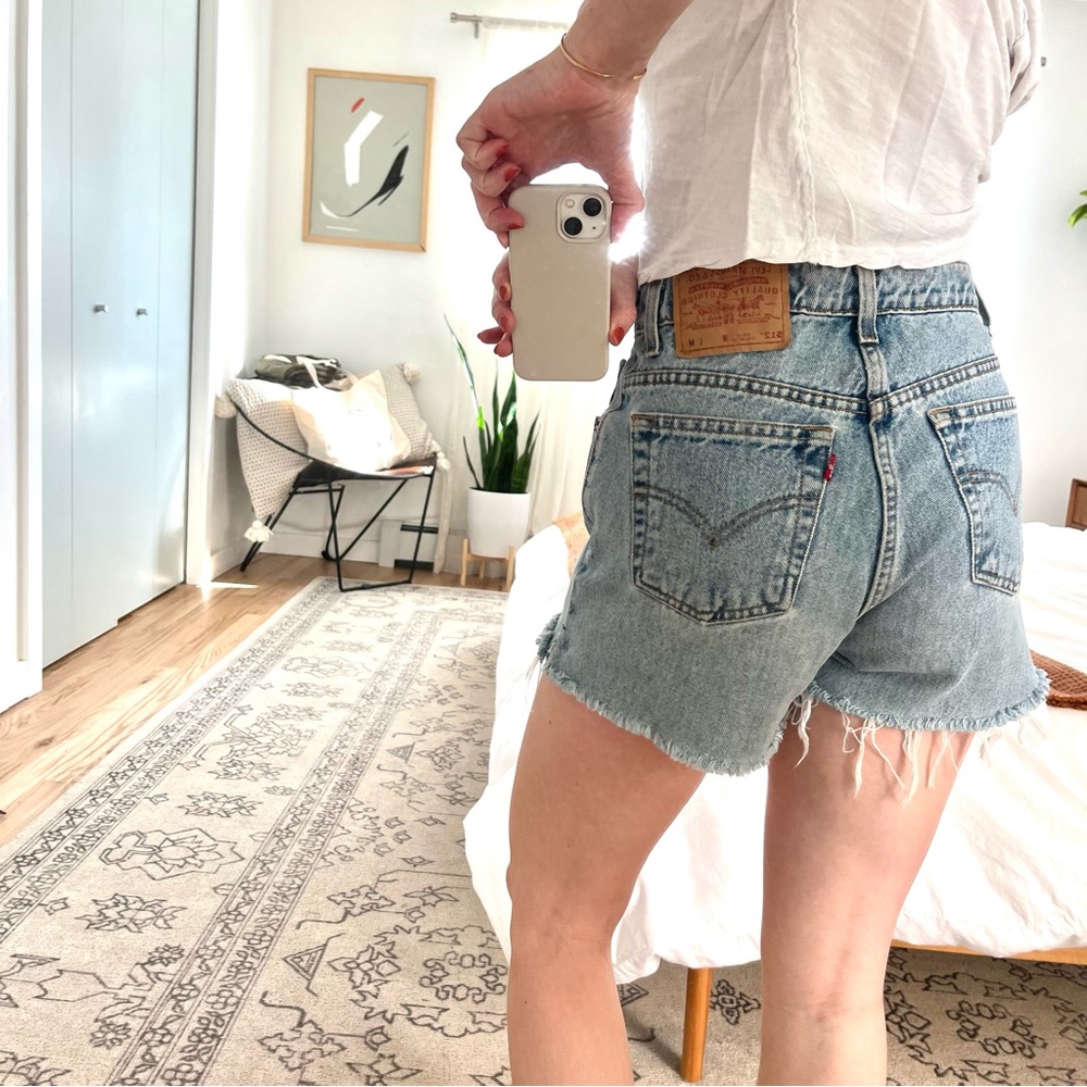 Vintage Levi’s denim high waisted shorts size 26